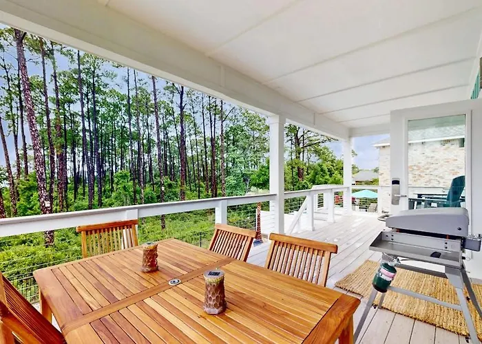 Gorgeous Coastal With Private Pool And Close To And Golf Privileges *
