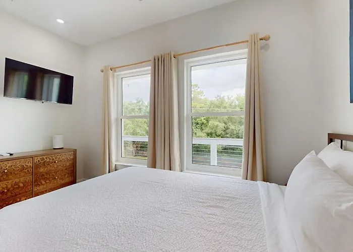 Gorgeous Coastal With Private Pool And Close To And Golf Privileges Holiday home *
