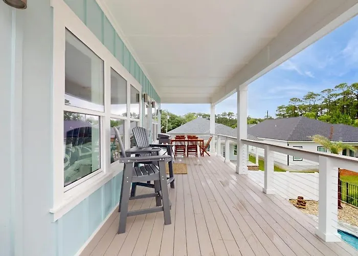 Gorgeous Coastal With Private Pool And Close To And Golf Privileges Holiday home